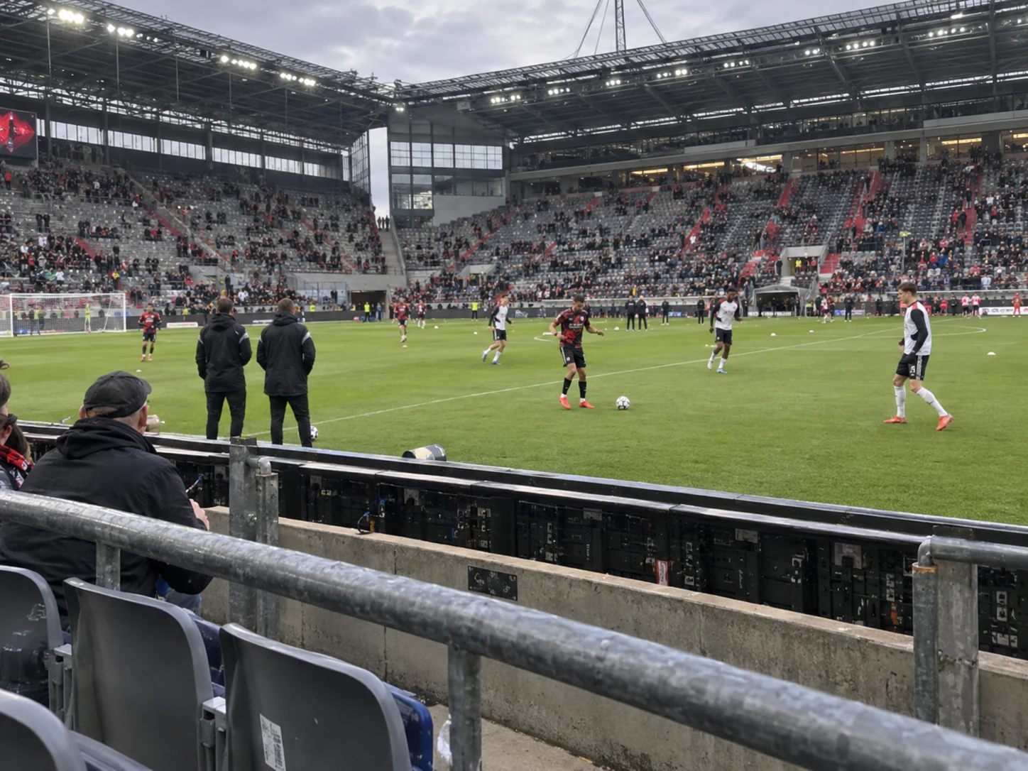 Leverkusen kan gå förbi Frankfurt i tabellstriden